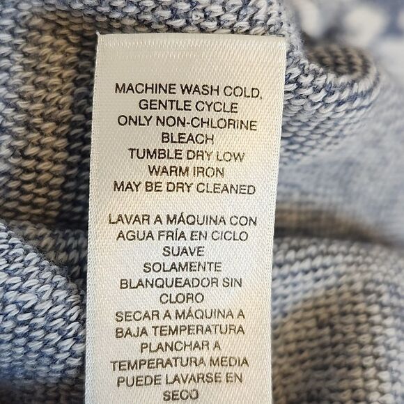 5/$55 Chico's cotton blend blue & white scroll floral top, size US 12 - Picture 8 of 9